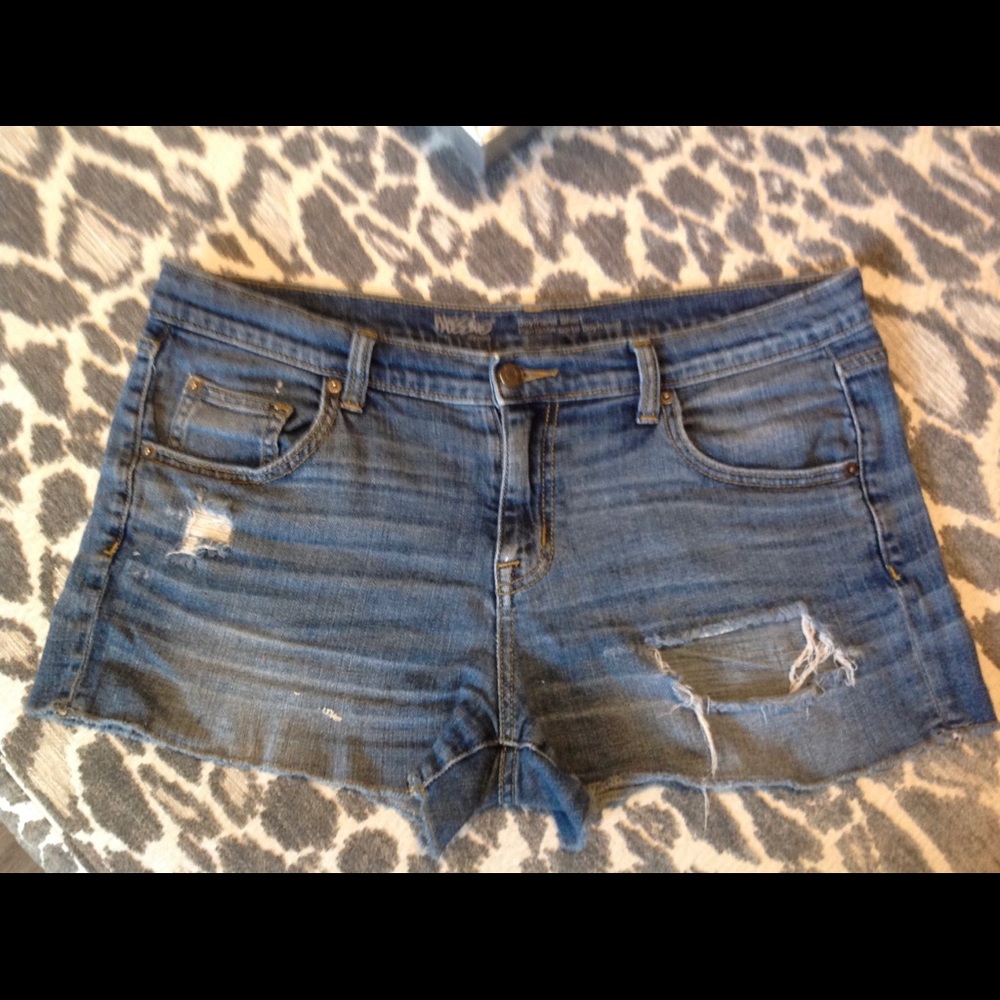 Massimo boyfriend cut blue jeans shorts distressed